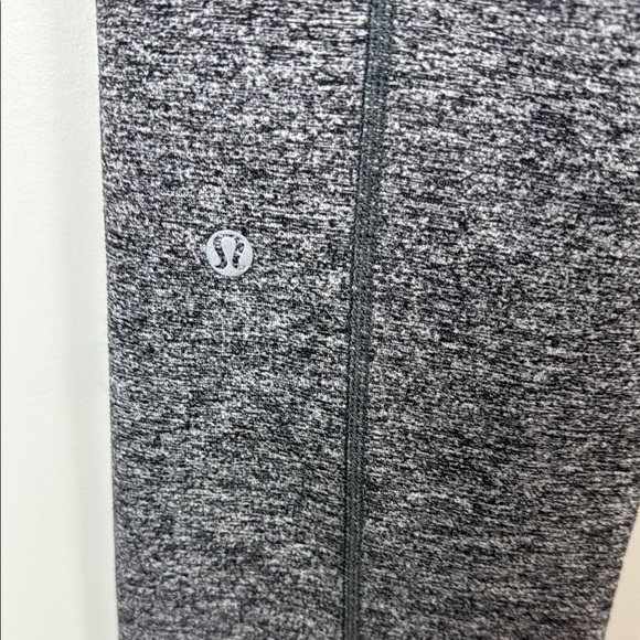 Lululemon Athletica Straight Up pants. HIGH WAIST. Size 2-4 Heather grey - Picture 4 of 6